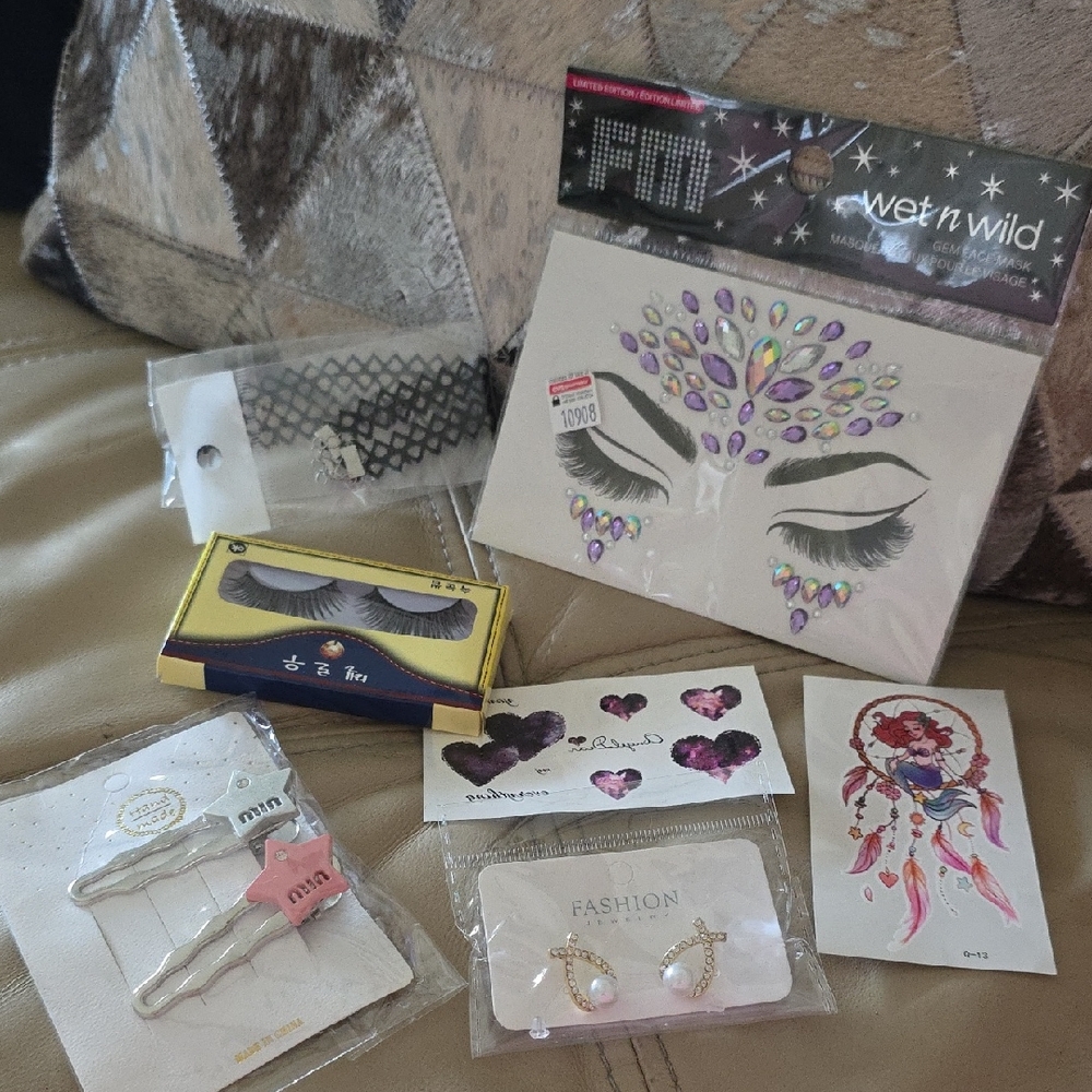 NWT 7 Piece Accessory Bundle